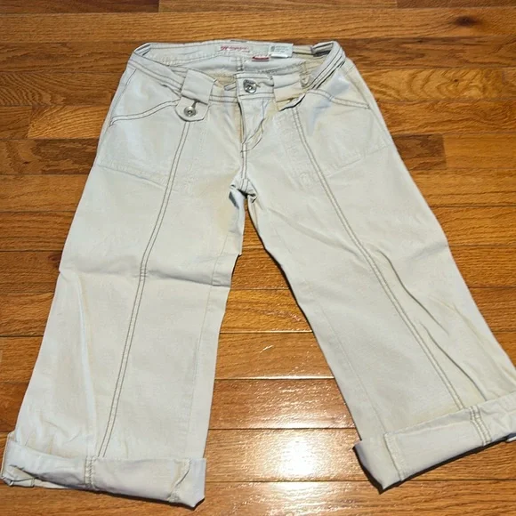 Union Bay size one Capri - Picture 1 of 8